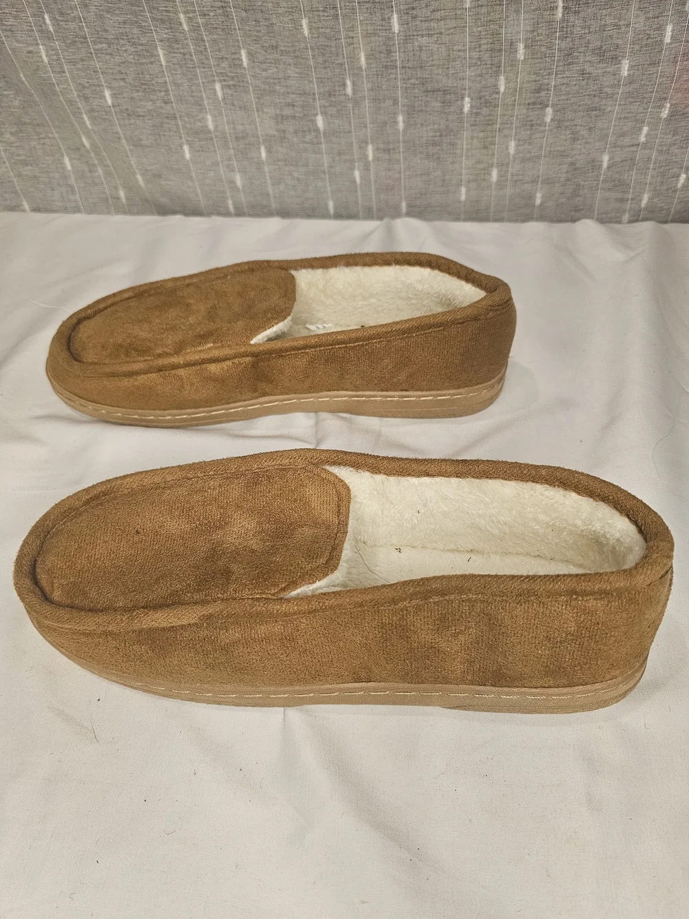 Men's Perry Ellis Portfolio Tan Suede Slippers with Cream Sherpa Lining.